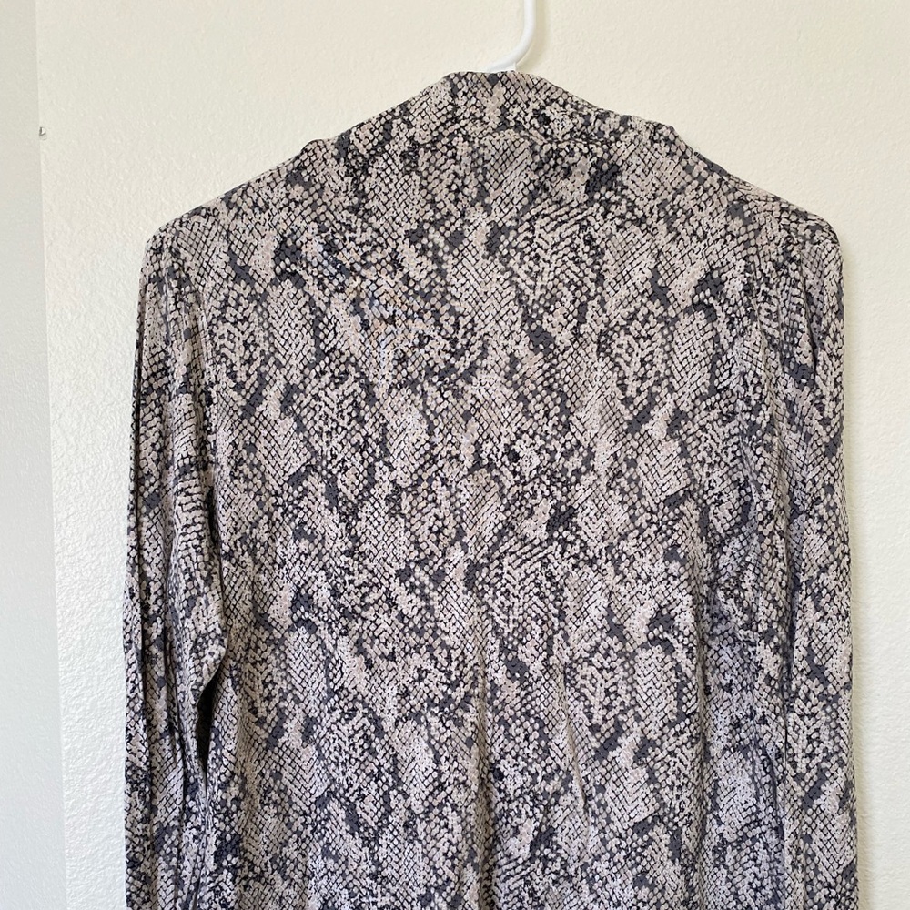 Ann Taylor snake skin print top size L petite.